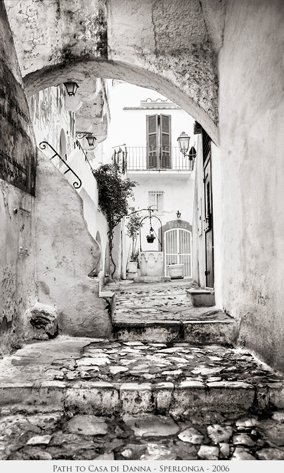 Path to the Casa di Danna